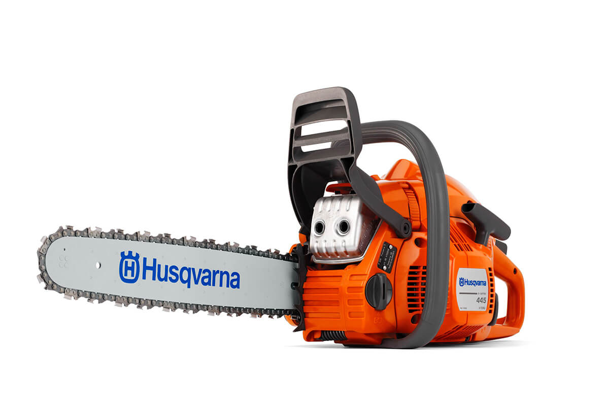 Most common causes for a chainsaw to leak bar and chain oil