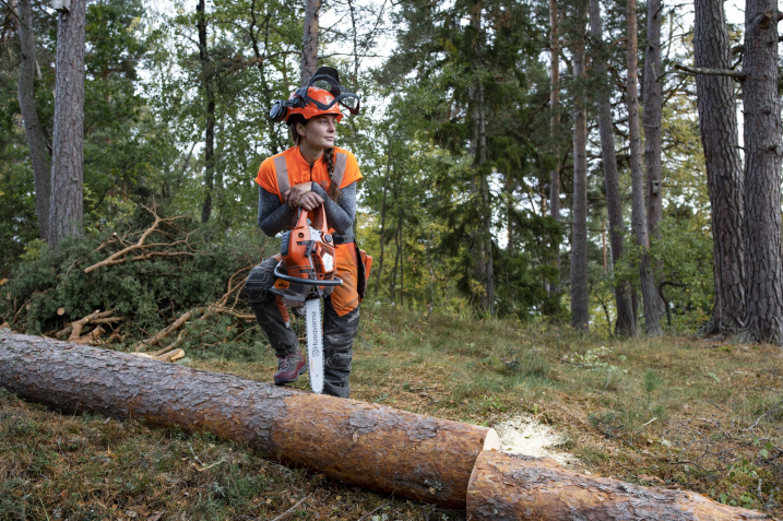 Petrol Vs Battery Chainsaws – The Best Chainsaw For Every Job